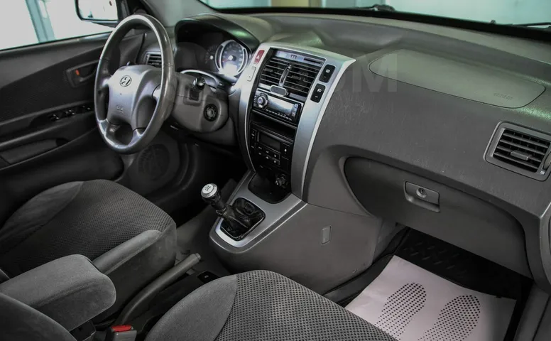 Hyundai Tucson, 1 поколение