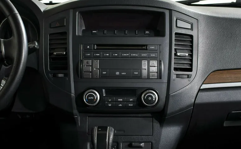 Mitsubishi Pajero IV