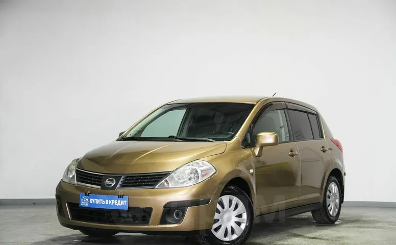Nissan Tiida, 1 поколение