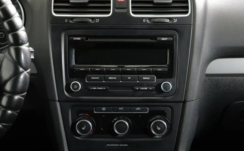 Volkswagen Golf VI