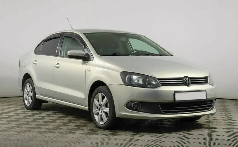 Volkswagen Polo 1.6 Автомат