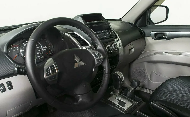 Mitsubishi Pajero Sport 2.5 Автомат