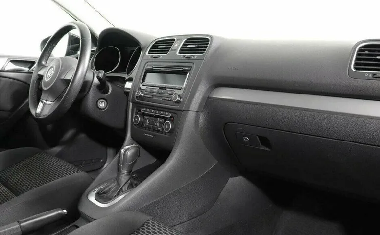 Volkswagen Golf 1.6 Робот