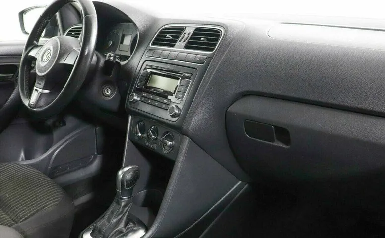 Volkswagen Polo 1.6 Автомат