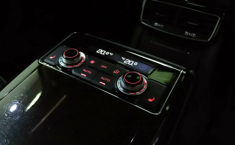Audi A8 III (D4)