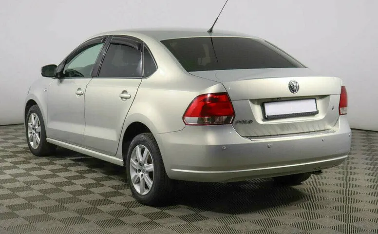 Volkswagen Polo 1.6 Автомат