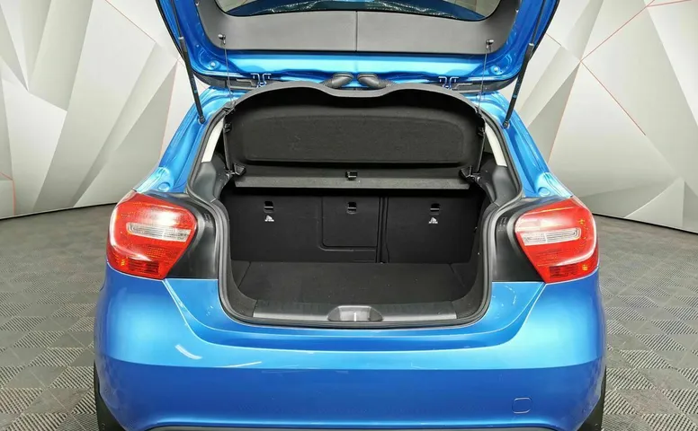 Mercedes-Benz A-Класс 180 7G-DCT (122 л.с.) Синий