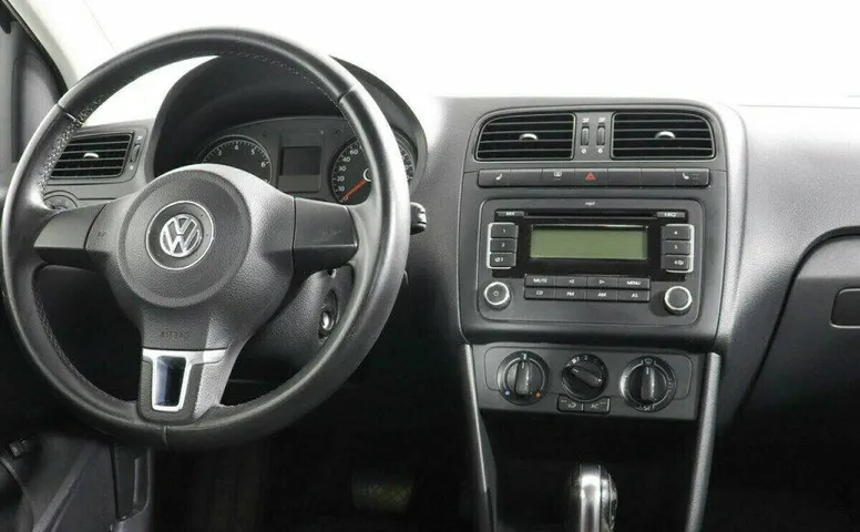 Volkswagen Polo 1.6 Автомат