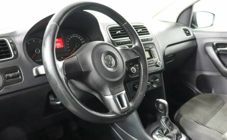 Volkswagen Polo 1.6 Автомат