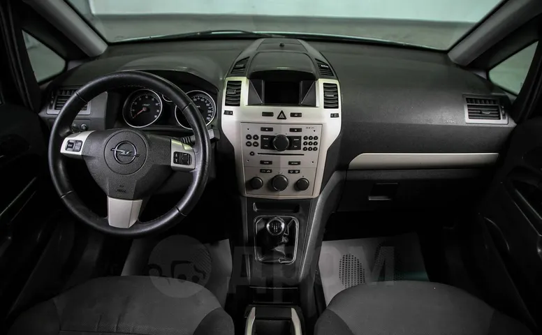 Opel Zafira, 2 поколение