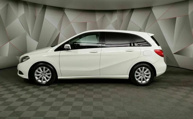 Mercedes-Benz B-Класс B 180 BlueEfficiency 7G-DCT (122 л.с.) Белый