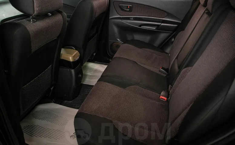 Hyundai Tucson, 1 поколение