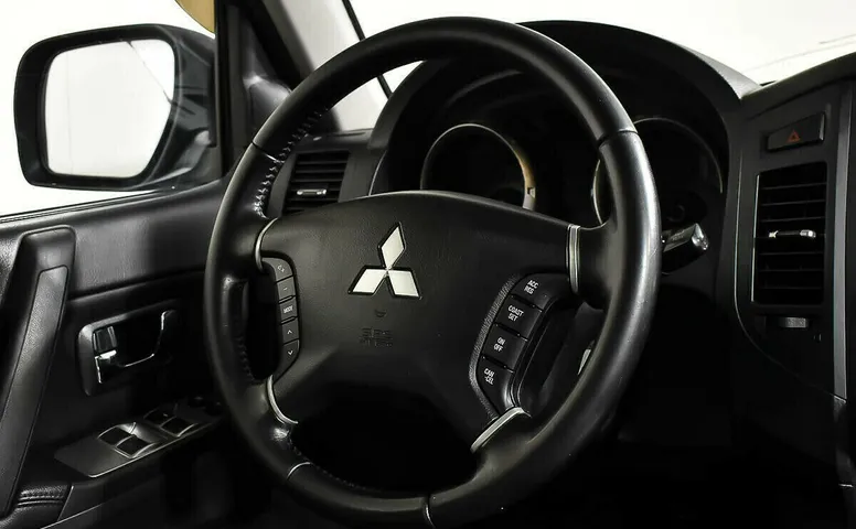 Mitsubishi Pajero IV