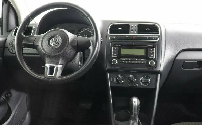 Volkswagen Polo 1.6 Автомат