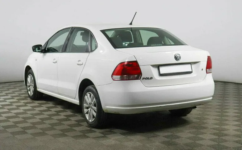 Volkswagen Polo 1.6 Автомат