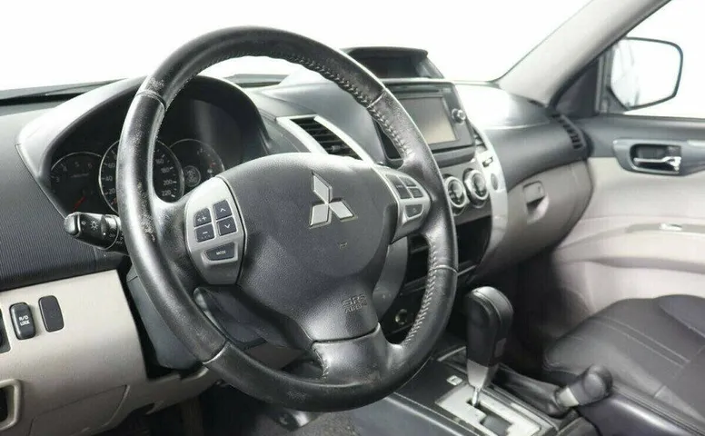 Mitsubishi Pajero Sport 2.5 Автомат