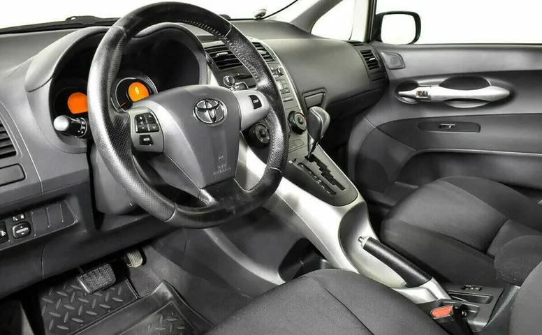 Toyota Auris 1.6 Автомат