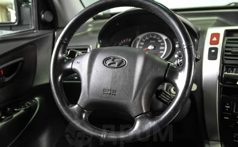 Hyundai Tucson, 1 поколение