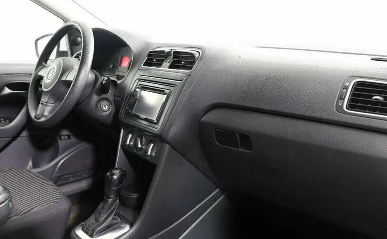 Volkswagen Polo 1.6 Автомат