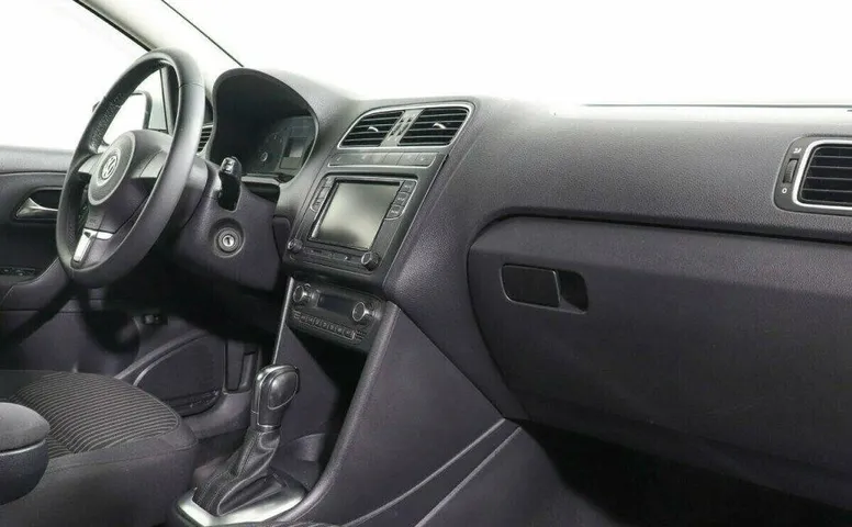 Volkswagen Polo 1.6 Автомат