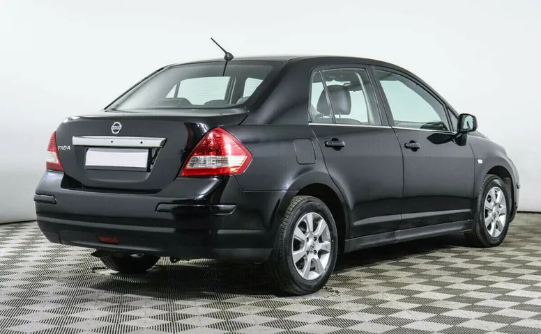 Nissan Tiida I