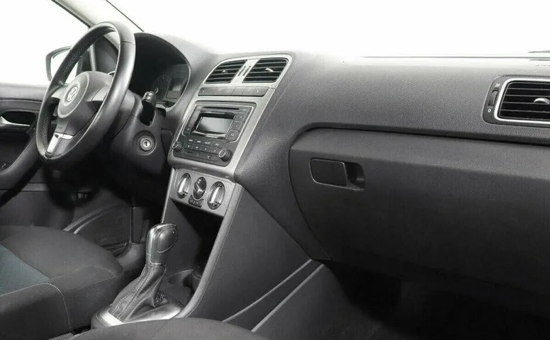 Volkswagen Polo 1.6 Автомат