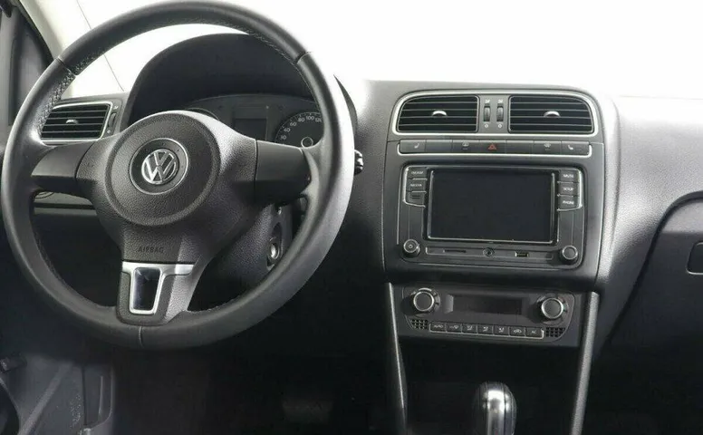 Volkswagen Polo 1.6 Автомат