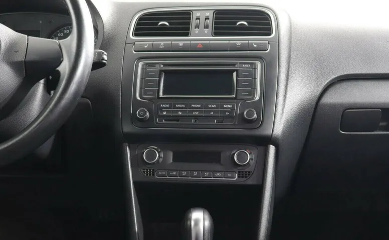 Volkswagen Polo V