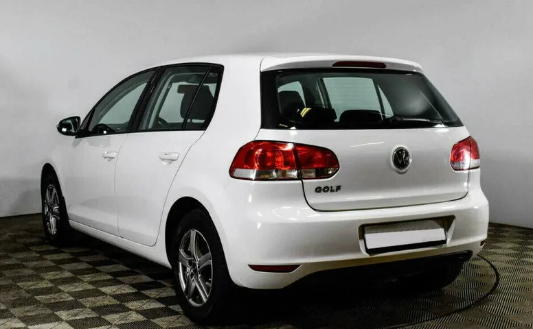 Volkswagen Golf 1.6 Робот