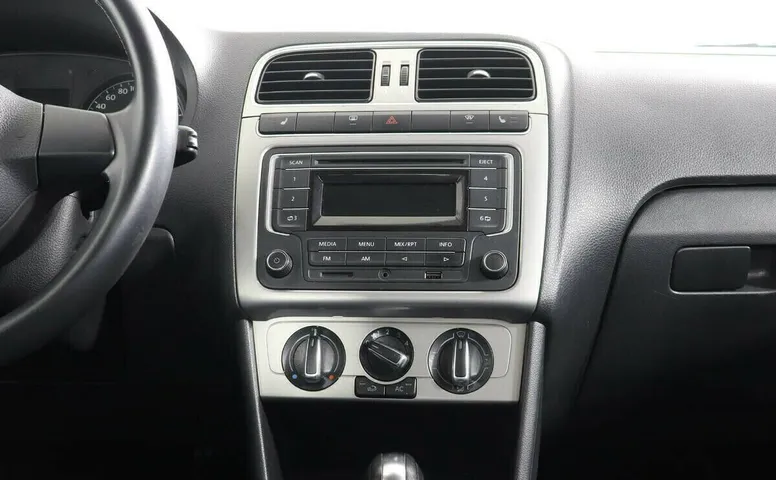 Volkswagen Polo V