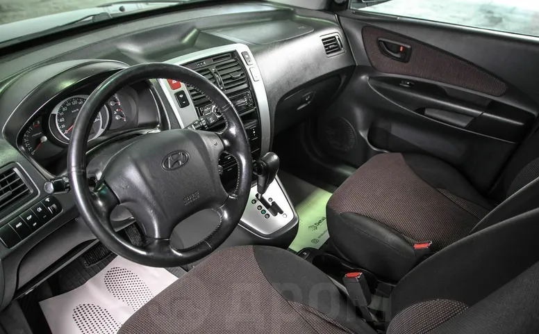Hyundai Tucson, 1 поколение