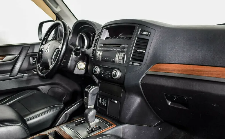 Mitsubishi Pajero IV