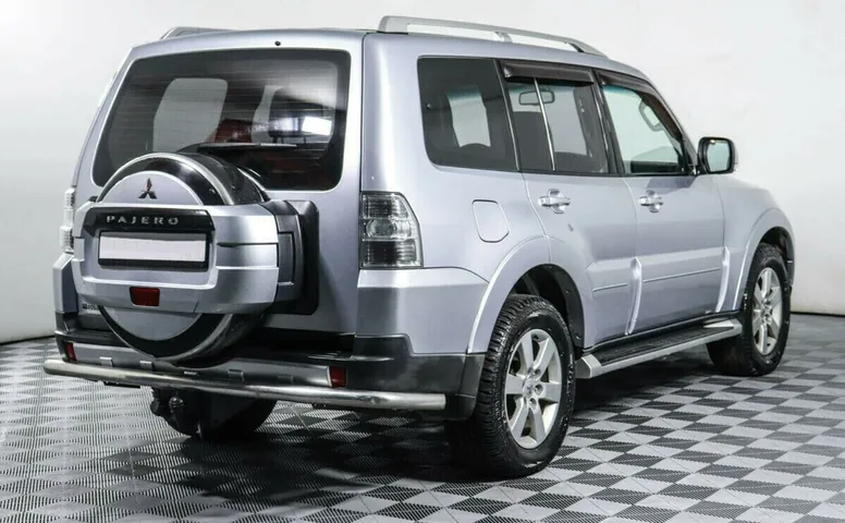 Mitsubishi Pajero IV