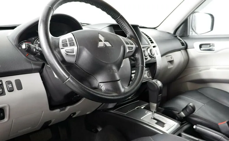 Mitsubishi Pajero Sport II