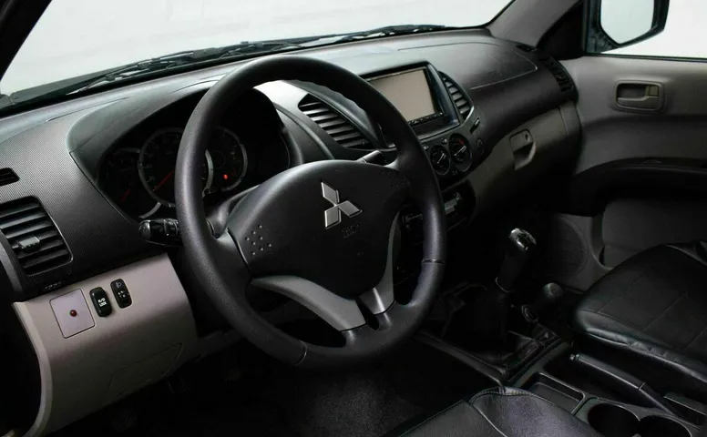Mitsubishi l200 iv