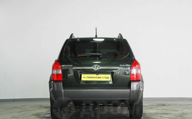 Hyundai Tucson, 1 поколение