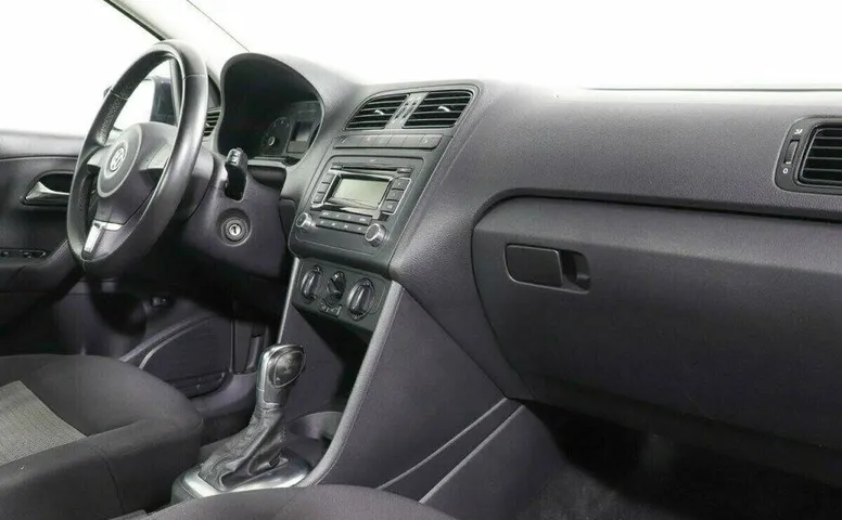 Volkswagen Polo 1.6 Автомат
