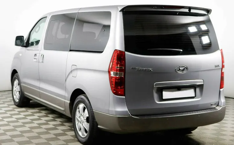 Hyundai Grand Starex I
