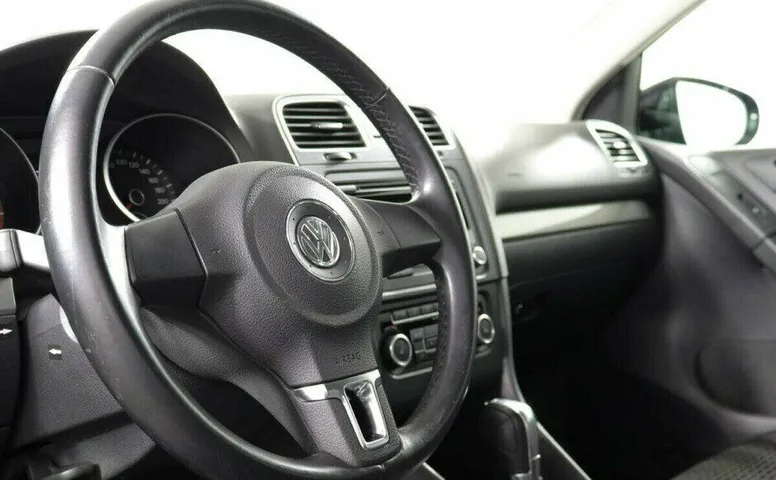 Volkswagen Golf 1.6 Робот