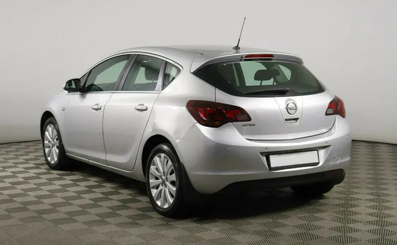 Opel Astra J