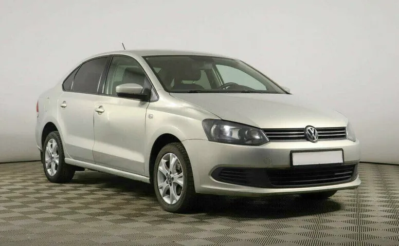 Volkswagen Polo 1.6 Автомат