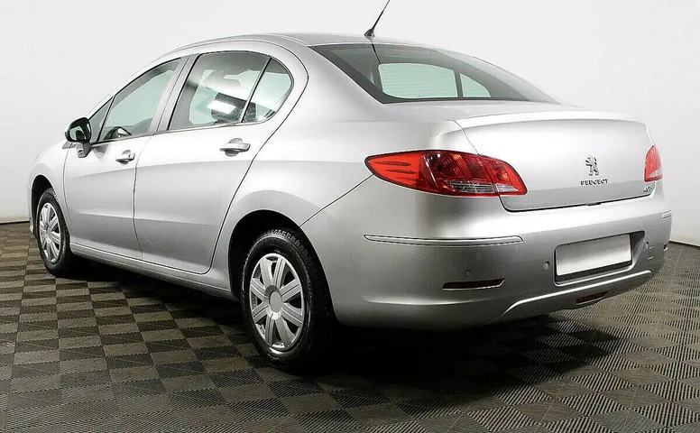 Peugeot 408