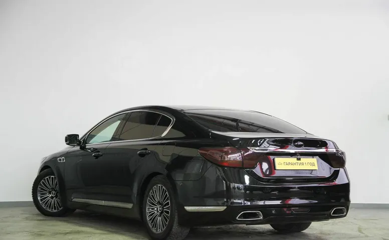 Kia Quoris, 1 поколение