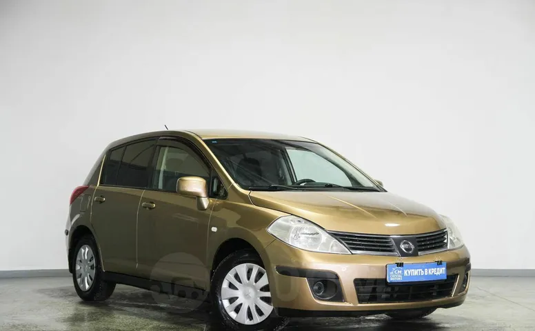 Nissan Tiida, 1 поколение