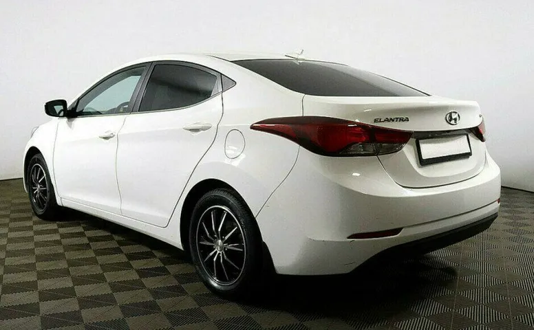 Hyundai Elantra 1.8 Автомат