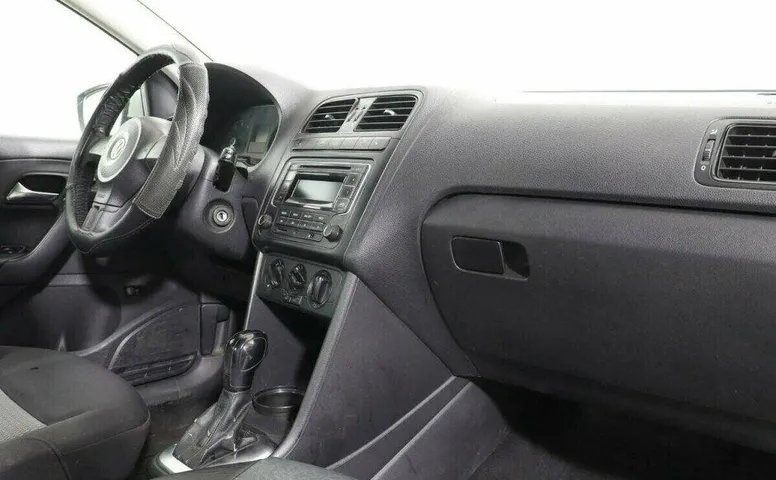 Volkswagen Polo 1.6 Автомат