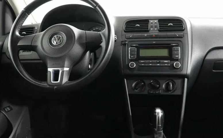 Volkswagen Polo 1.6 Автомат