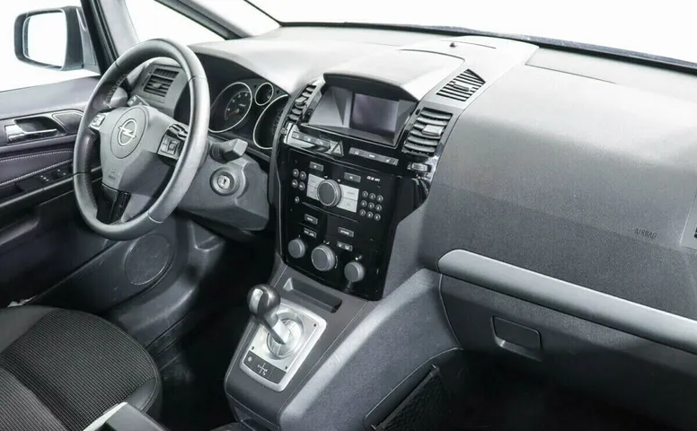 Opel Zafira B Рестайлинг