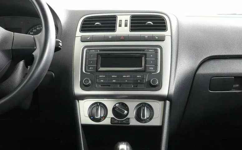 Volkswagen Polo 1.6 Автомат