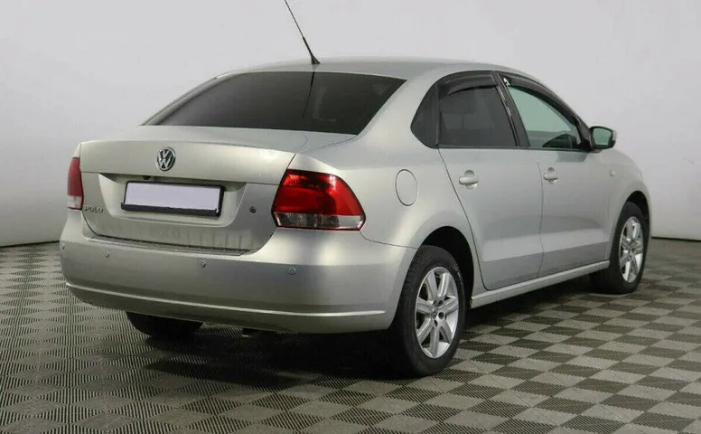 Volkswagen Polo 1.6 Автомат